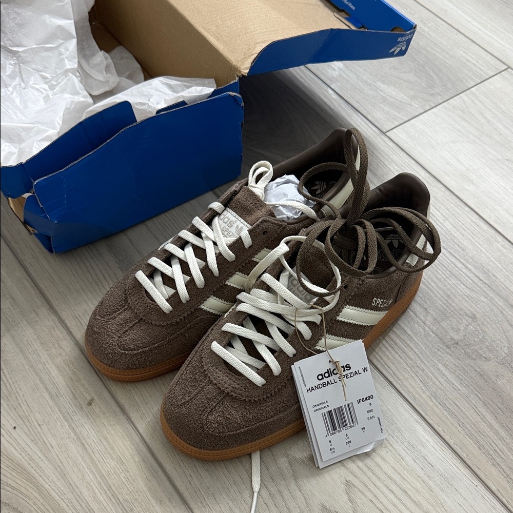 Adidas women’s spezial Brown Sneakers